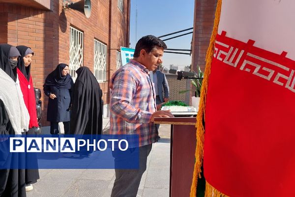آیین نواختن زنگ استاندارد در هنرستان صدیقه ناظران 