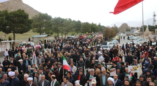 حضور پرشور مردم بیستون و دانش‌آموزان در راهپیمایی ۲۲ بهمن