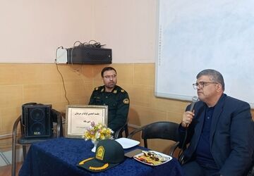 جلسه اولیا و مربیان با حضور مسئولین شهرستان قرچک در دبیرستان شهدای محراب 