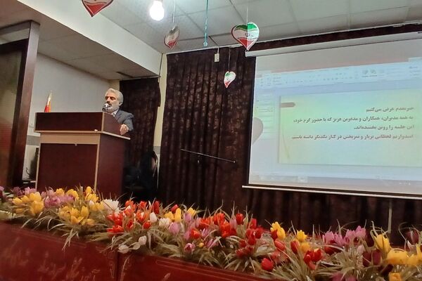 نشست هم‌اندیشی کارشناسان اداره کل و مسئولین و مدیران مدارس منطقه چهاردانگه