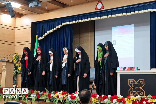 تقدیر از دانش آموزان فرهیخته مدرسه عطیه