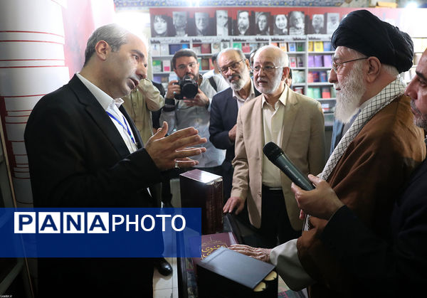 بازدید رهبر معظم انقلاب اسلامی از سی‌وپنجمین نمایشگاه کتاب تهران