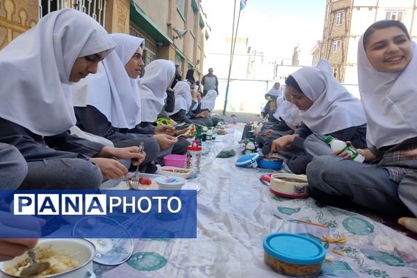 اردوی یک روزه درون مدرسه‌ای در دبستان دخترانه فردوسی 2 ناحیه یک اردبیل