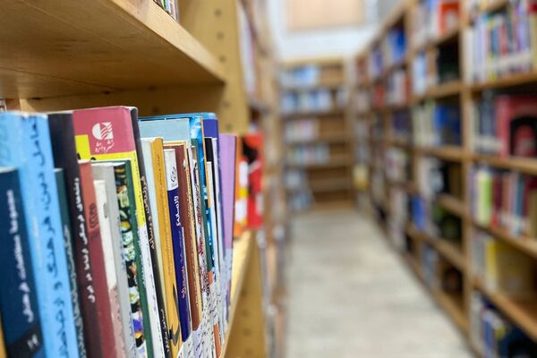 دانش‌آموزان دبیرستان نگین‌دانش ورامین میهمان کتابخانه رازی شدند