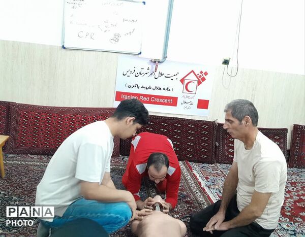  دوره‌های آموزشی کمک‌های اولیه در مجتمع مسکونی عقاب شهرک ناز فردیس