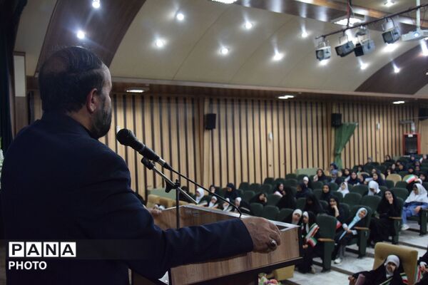 اجرای سرود همگانی مدارس ناحیه یک کرج در وصف رهبر شهید امت در کانون امام علی (ع)