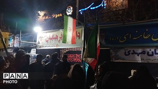 خیابان امام خمینی میزبان موکب های مردمی شد 
