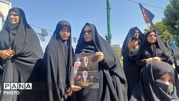 روزی که تاریخ اشک می‌ریزد؛ تشییع شکوهِ بی‌مانند رهبر شهید
