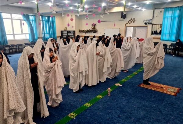 نماز جماعت مدارس شور و نشاط معنوی دانش‌آموزان را دوچندان می‌کند