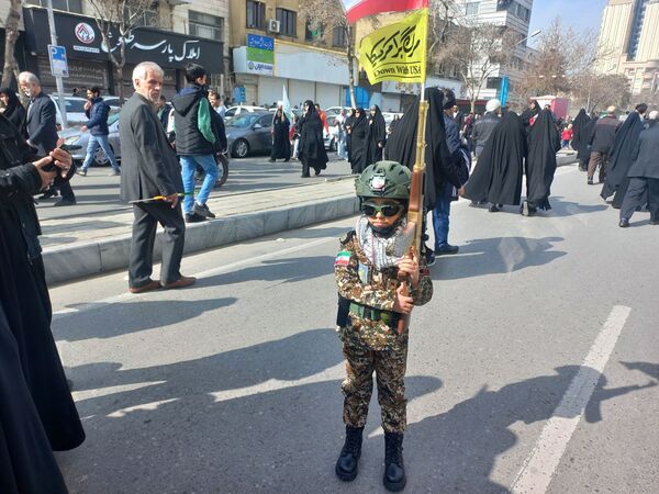 نسل فردا در مسیر انقلاب