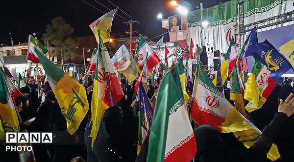 حضور بسیجیان فیروزآباد در میدان امام(ره)