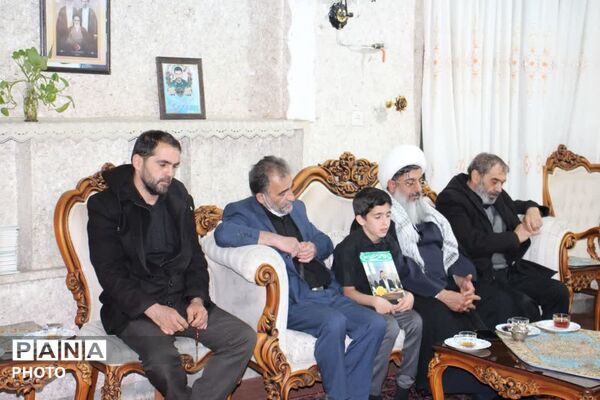 تجلیل از استقامت و ولایت‌مداری خانواده شهدای کوه‌خیل