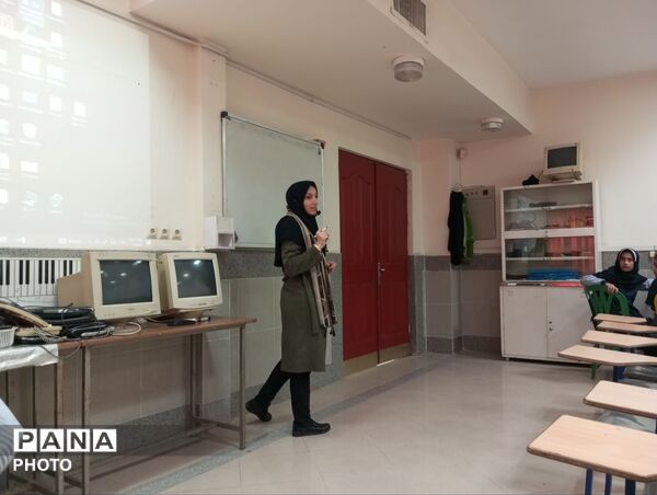 کلاس کامپیوتر ویژه دانش آموزان مدرسه ناهید نخودی 