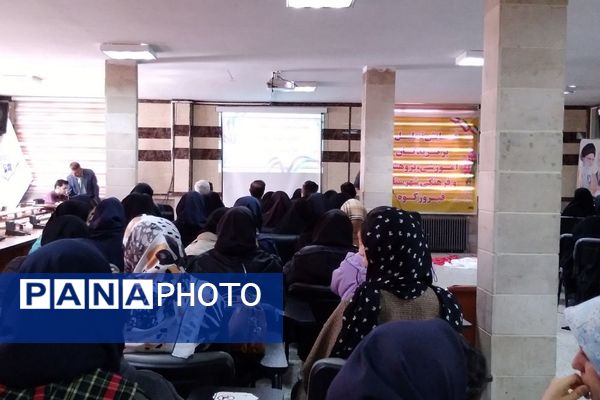 آیین تجلیل از برگزیدگان آموزشی، پژوهشی و فرهنگی شهرستان فیروزکوه