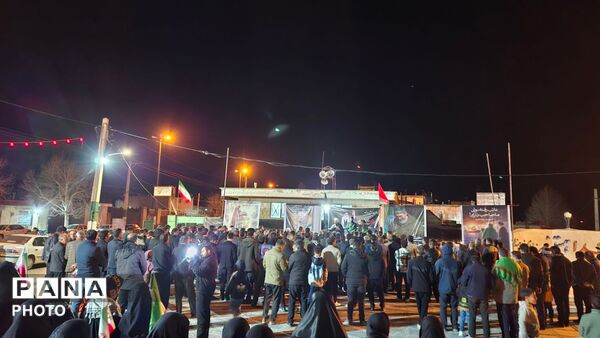 راهپیمایی باشکوه شبانه مردم کوهنانی در حمایت از انقلاب و خون‌خواهی امام خامنه‌ای
