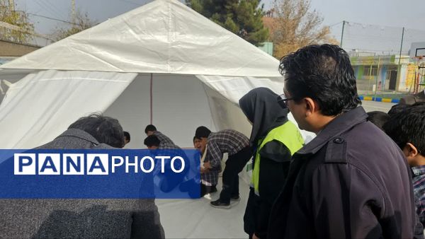مانور زلزله در دبستان شهید رحیمی ناحیه۱