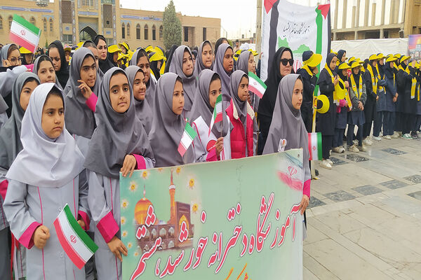 راهپیمایی استکبارستیزی شهرستان پیشوا در روز دانش‌آموز