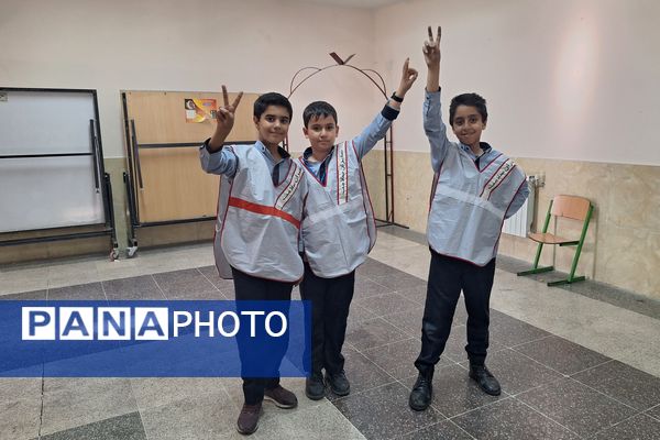 دانش‌آموزان دبستان معارف 6 با پاکسازی مدرسه به پویش چله خدمت پیوستند