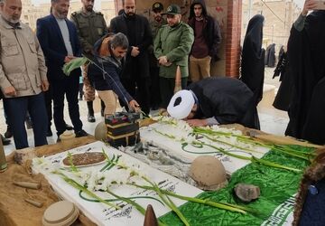  گلباران مزار شهدای گمنام در صفادشت به مناسبت سالگرد پیروزی انقلاب اسلامی