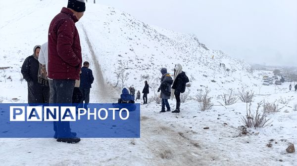  برف بازی مردم نیشابور در روستای برف ریز 