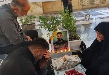 دیدار با خانواده شهید محمد دکامی‌