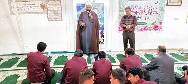 جشن ولادت حضرت فاطمه زهرا (س) در دبیرستان نمونه دولتی آیت الله خامنه ای 