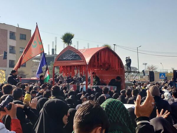 تشییع باشکوه پیکر پاک شهدای گمنام در اصفهان 