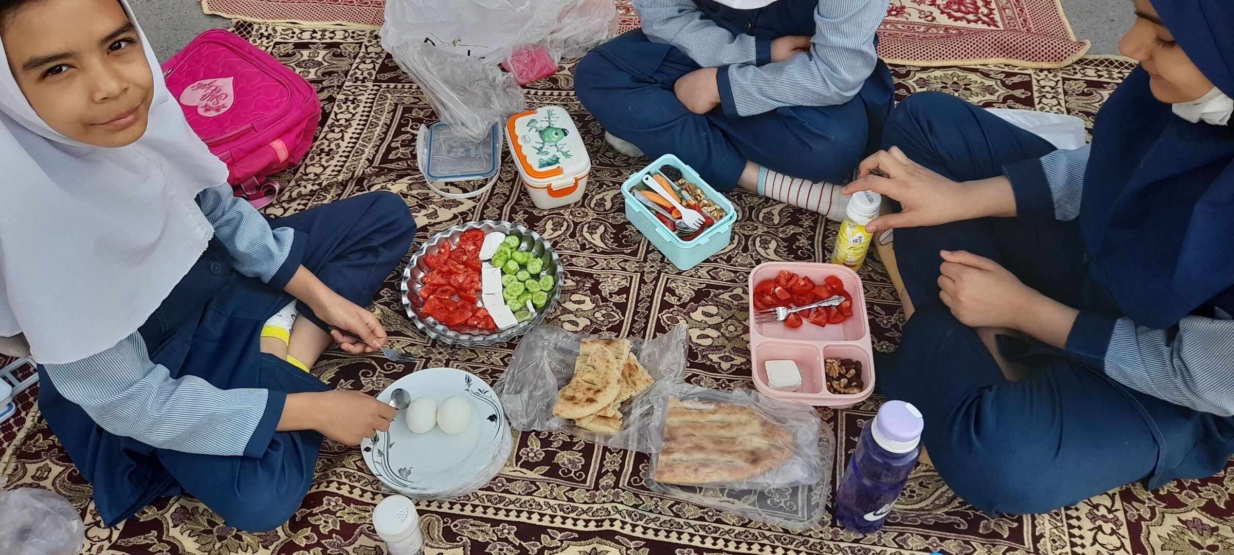 صبحانه سالم به مناسبت هفته سلامت در مدرسه ربابه هاشمیان یزدی شیروان