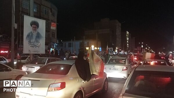 نیشابوری ها تا پایان جنگ  به  بلوار فضل با پرچم ایران  می آیند 