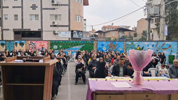 گرامیداشت هفته پیوند اولیا و مربیان در دبیرستان بهار آزادی قائمشهر