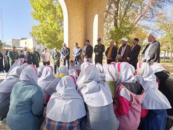غبار روبی مزار شهدای گمنام شهرستان سلطانیه 
