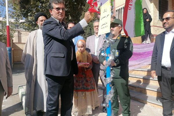 نواختن زنگ سال تحصیلی ۱۴۰۳-۱۴۰۴ در شهرستان شهریار