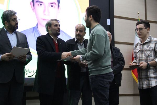 آیین افتتاح سالن اجتماعات رضا گل‌نراقی همزمان با همایش تجلیل از رتبه‌های برتر کنکور سراسری ۱۴۰۳ شهرستان قدس 