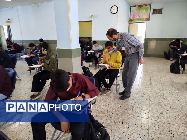 اولین آزمون پایش برای دانش‌آموزان دهم، یازدهم و دوازدهم دبیرستان نمونه آیت‌الله خامنه‌ای