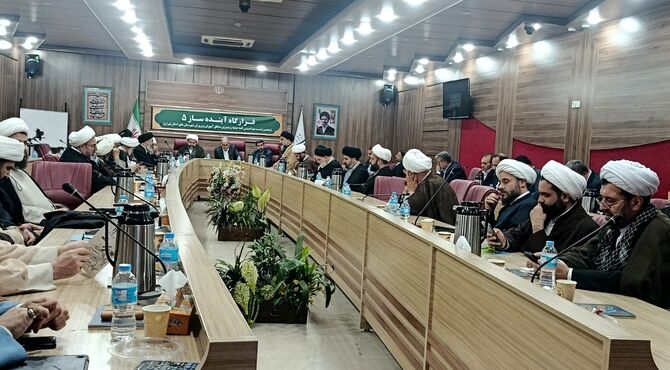  پنجمین نشست هم‌اندیشی ائمه جمعه و مدیران آموزش و پرورش شهرستان‌های استان تهران