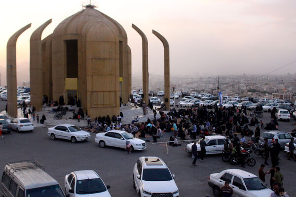 زمزمه عاشقانه دعای عرفه در یادمان 14 شهید گمنام کوه خضر نبی(ع)