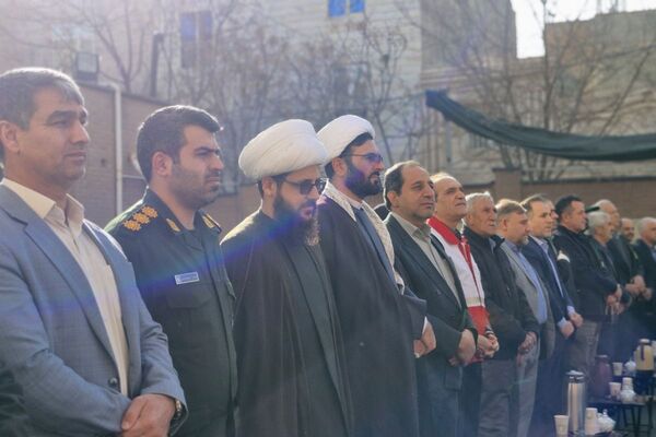 آیین نواخته شدن زنگ انقلاب اسلامی در مدرسه آیت‌الله خامنه‌ای قرچک