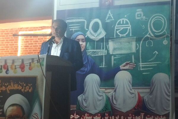 تجلیل از فرهنگیان شهرستان حاجی‌آباد 