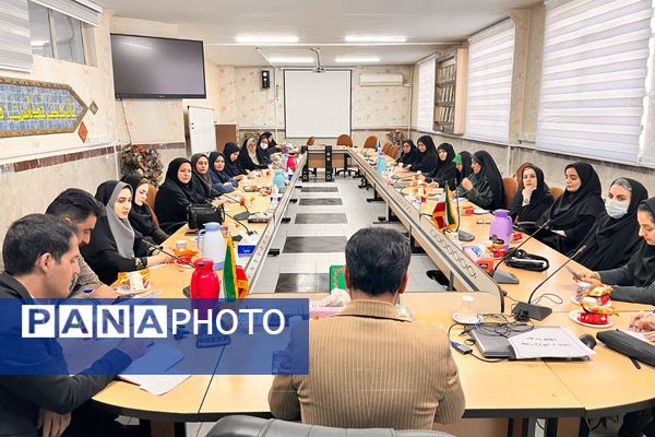 برگزاری جلسه طرح تقویت سلامت روان در دانش آموزان و اولیا مربیان با محوریت آموزش پیشگیری از آسیب های اجتماعی در شهرستان قدس