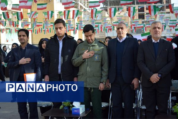 طنین زنگ انقلاب در بهارستان‌دو 