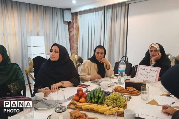 نخستین شورای دبیران و هنرآموزان هنرستان امام علی(ع) 
