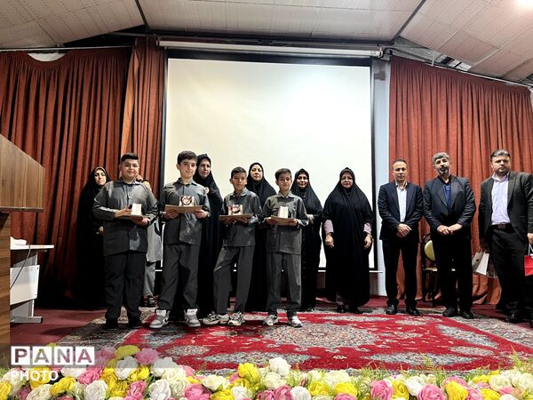 تجلیل از برگزیدگان تئاتر درسی و خبرنگاران پانا در ساوجبلاغ 