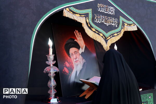 حرم مطهر امام رضا(ع)، میزبان زائران و عزاداران رهبر شهید