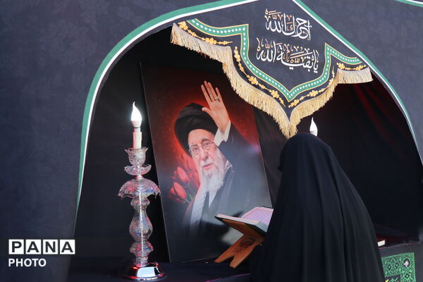 حرم مطهر امام رضا(ع)، میزبان زائران و عزاداران رهبر شهید