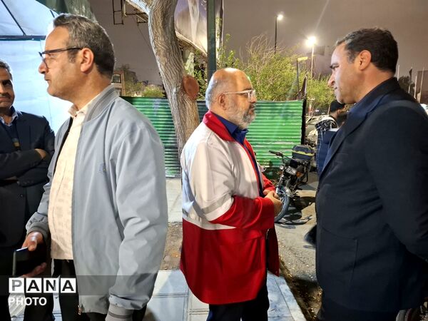 پویش «با هم قوی‌تر شویم»  در میدان ۱۵ خرداد