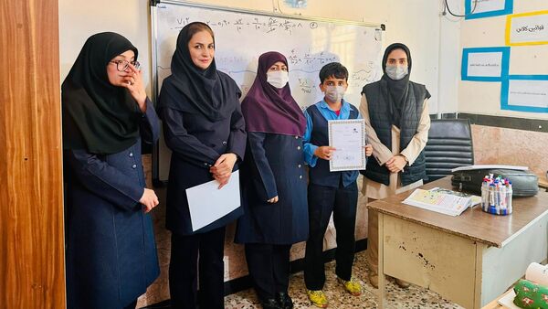 تقدیر از برگزیدگان ویژه‌برنامه هفته جهانی فضا در مدارس حاجی‌آباد