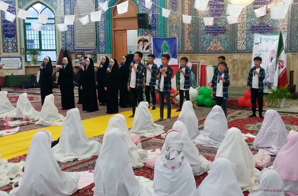 دانش‌آموزان بویین‌زهرایی در جشن روزه‌اولی‌ها از خدای خود تشکر کردند