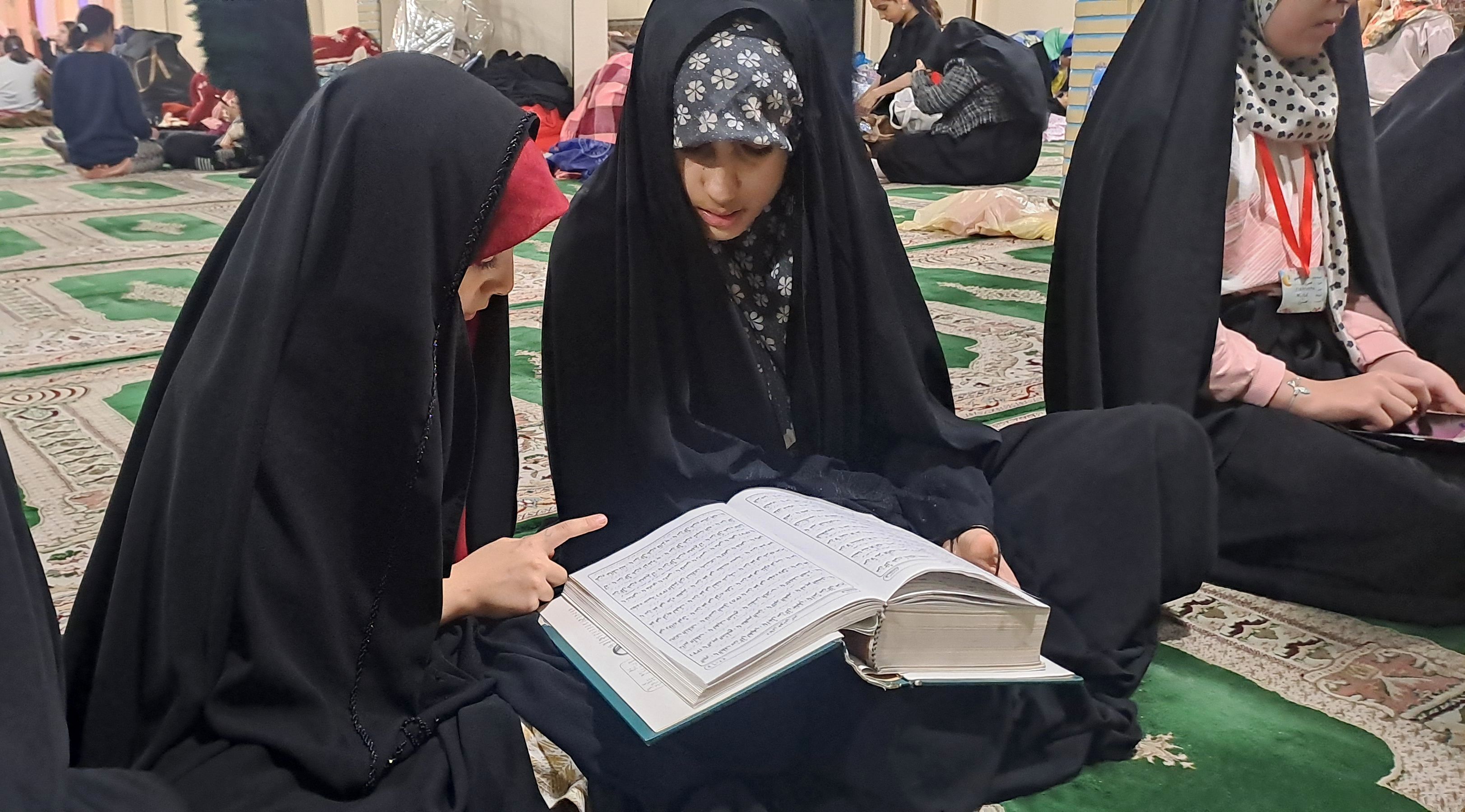 اعتکاف دانش آموزی در مسجد امام حسین (ع) ناحیه 4 کرج 