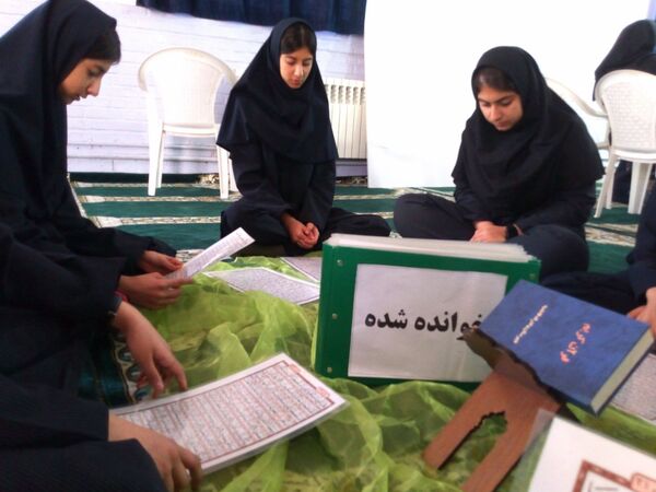 محفل انس با قرآن در دبیرستان فاطمیه 