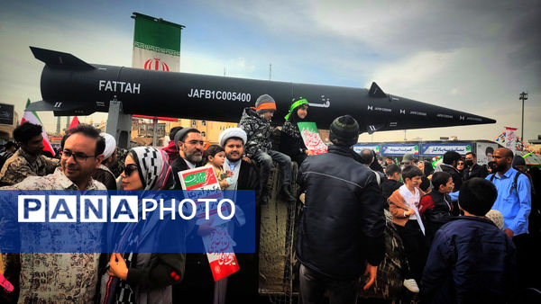 شکوه عشق و ارادت مردم به وطن